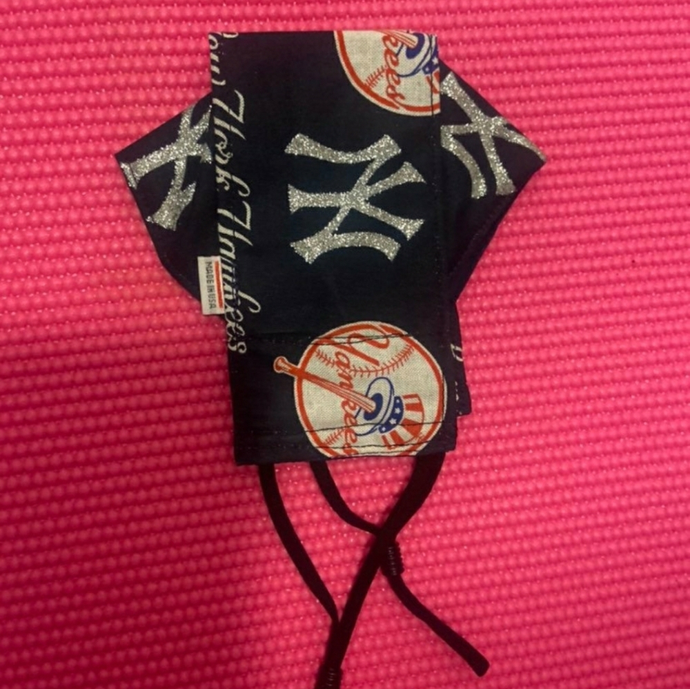 NY Yankees face mask